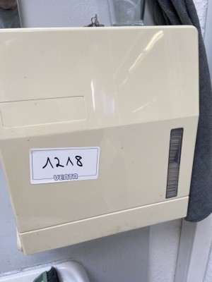 1 Papiertuchspender, wandmontiert